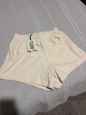 NWT Daily Drills THERMAL RESORT SHORTS 
Sand | M/L